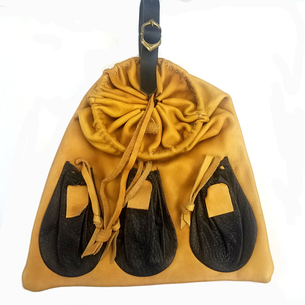 The Medieval Hawking Bag is historically accurate and ideal for Landsknecht's from the Luttrell Psalter fashionable to wear the pouch when not hunting Gold